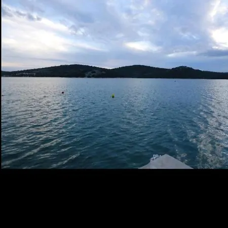 דירה Josip With Beautiful Sea View טיסנו